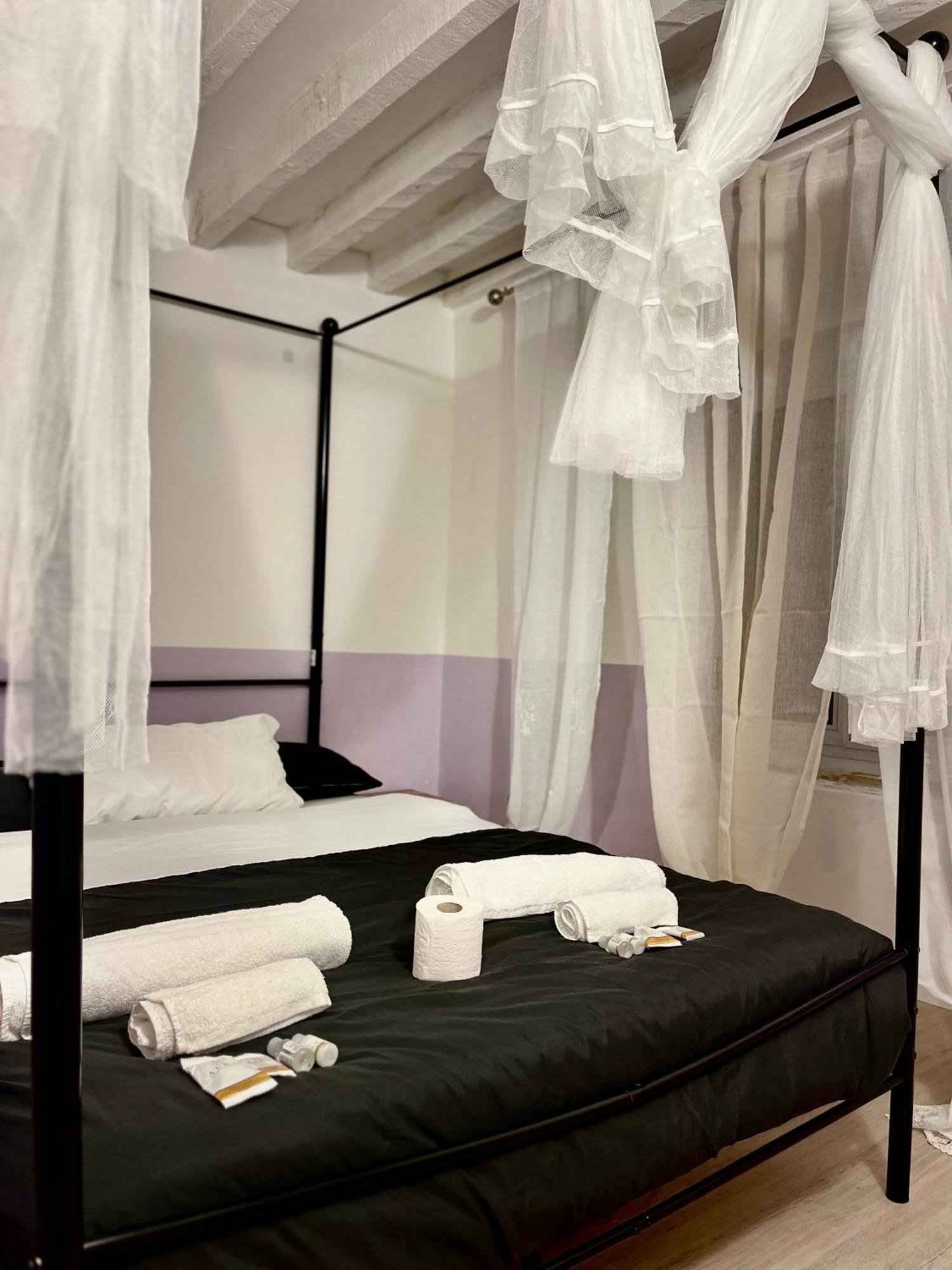 Genova Centro Affittacamere- Bagno In Comune Extérieur photo