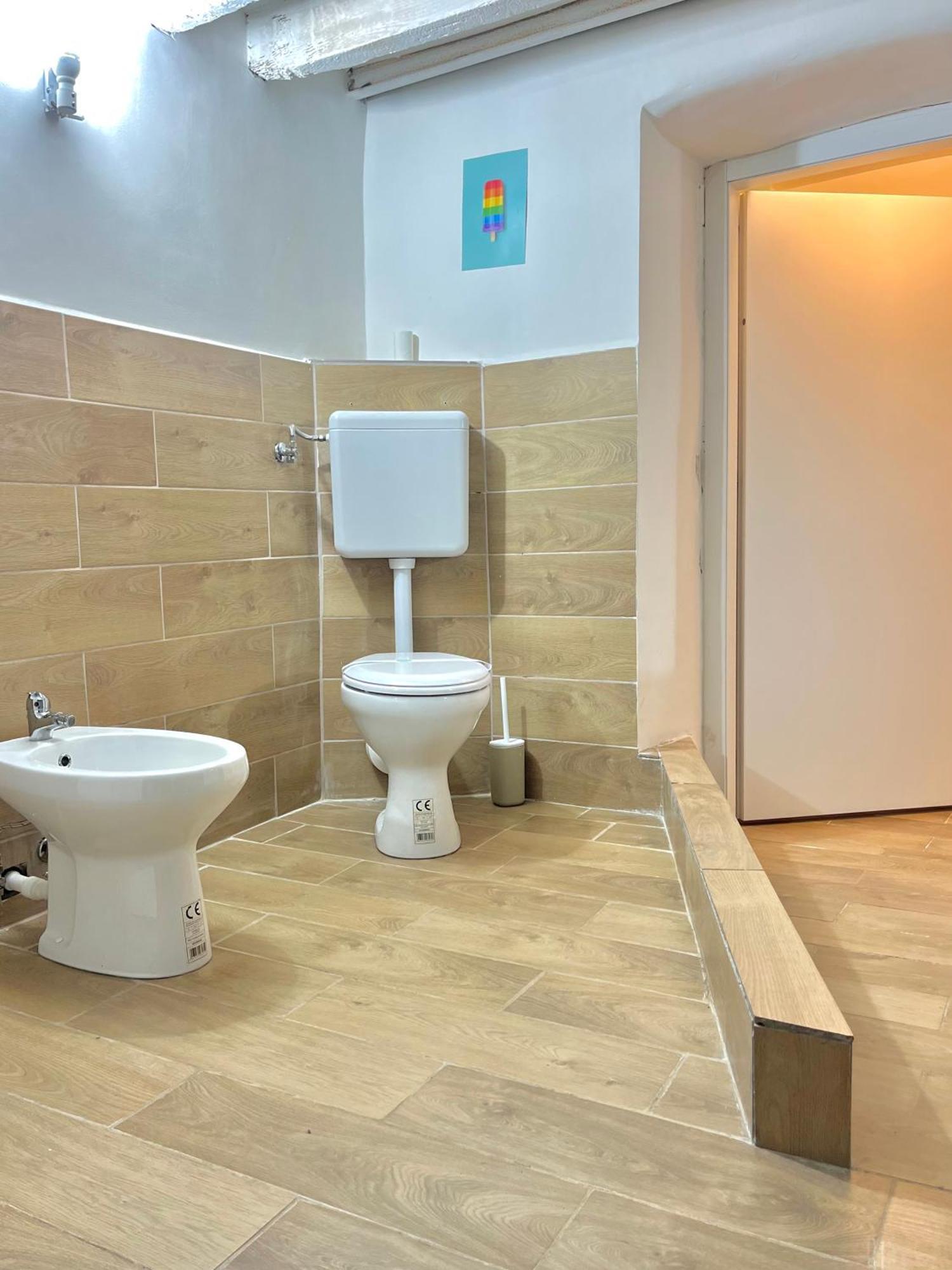 Genova Centro Affittacamere- Bagno In Comune Extérieur photo