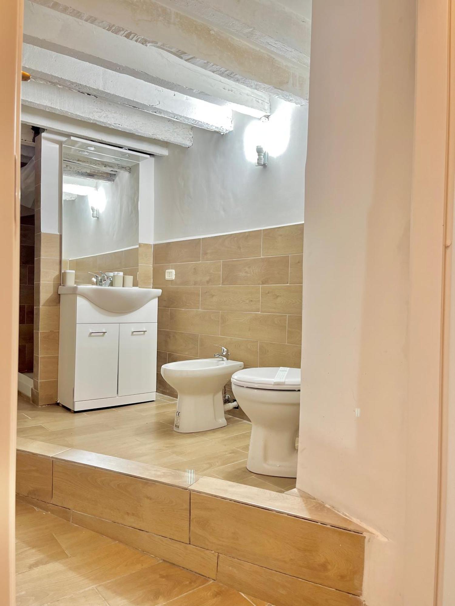 Genova Centro Affittacamere- Bagno In Comune Extérieur photo